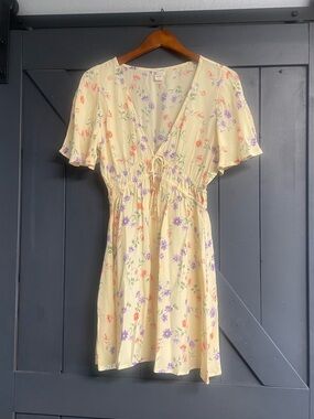 Billabong Yellow Floral V-Neck Tie-Waist Mini Dress